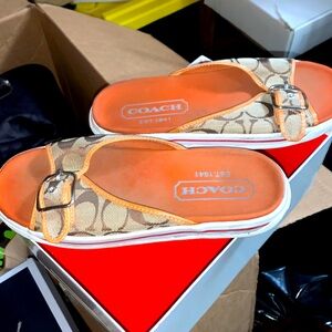 Vintage women’s Coach khaki/Natural Slip-On size 7.5